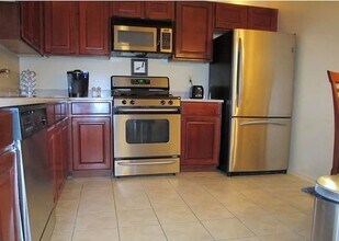 29 Walnut St, Unit 13E in Jersey City, NJ - Building Photo - Building Photo