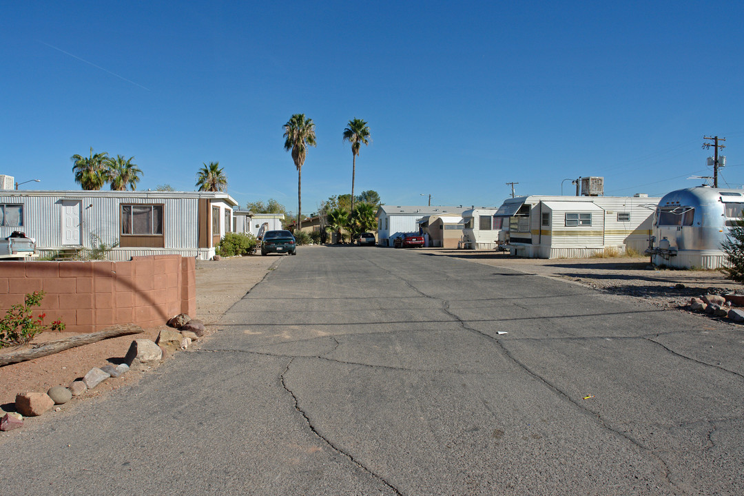 Los Ranchitos Mobile Home Park in Tucson, AZ - Foto de edificio