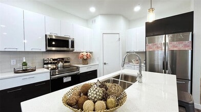 63 Glenella Gdns in Winnipeg, MB - Building Photo - Building Photo