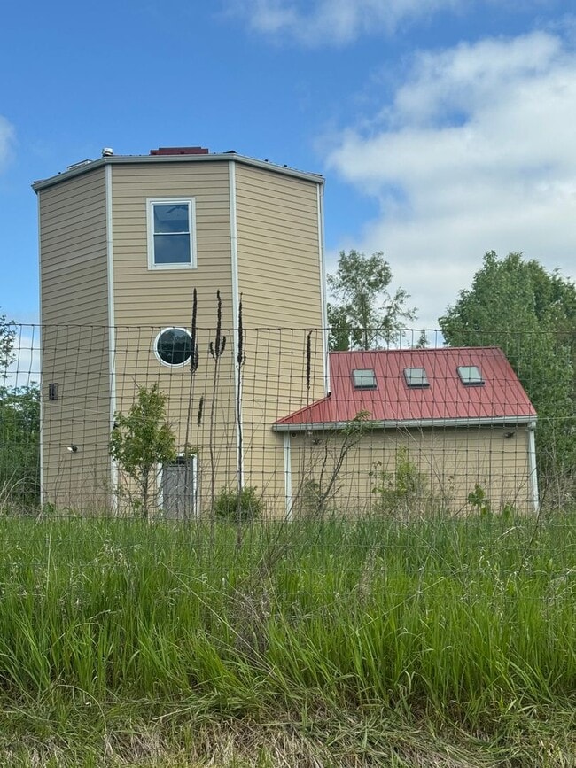 6869 E Spiva Crossing Rd in Hallsville, MO - Building Photo - Building Photo