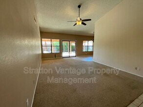 2735 E Thunderhill Pl in Phoenix, AZ - Building Photo - Building Photo