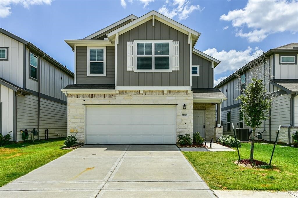 11627 Braemar Village Dr in Tomball, TX - Building Photo