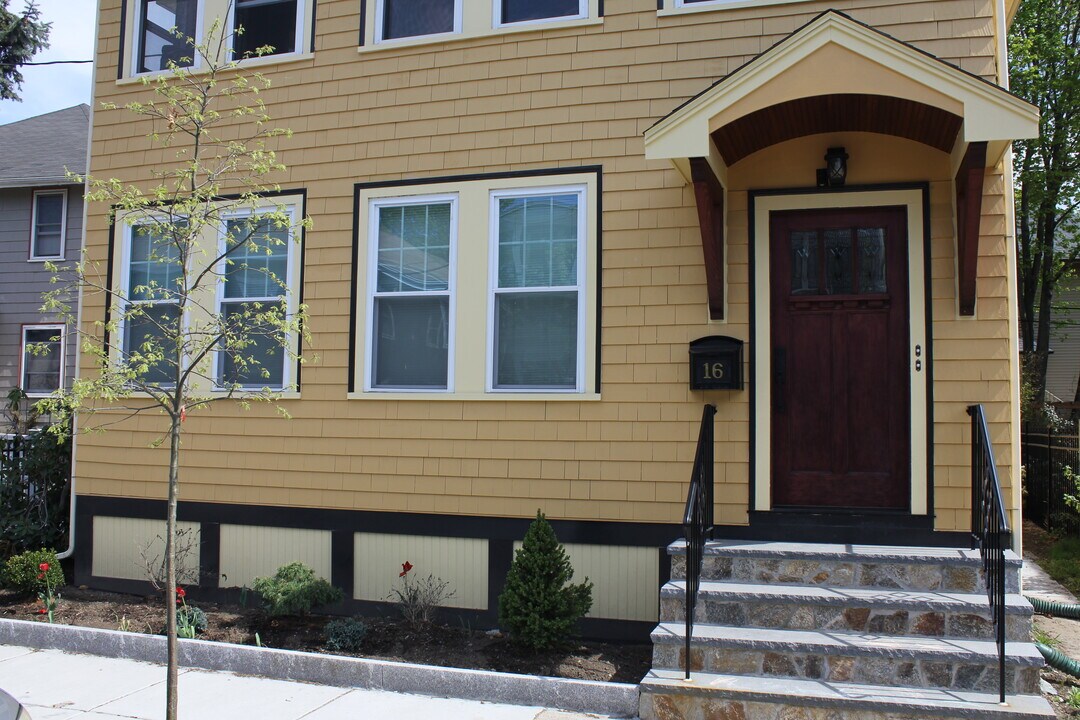 16 Kingsboro Park, Unit APT 1 in Boston, MA - Building Photo