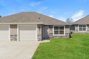 Elm Grove Luxury Rental Homes in Belton, MO - Building Photo