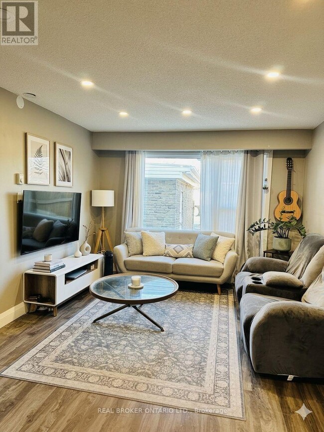 property at 8 Ralgreen Crescent