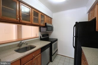 1639 Carriage House Terrace in Silver Spring, MD - Foto de edificio - Building Photo