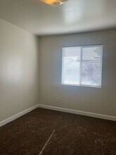 1218 Reddick Ln in Bakersfield, CA - Building Photo - Building Photo
