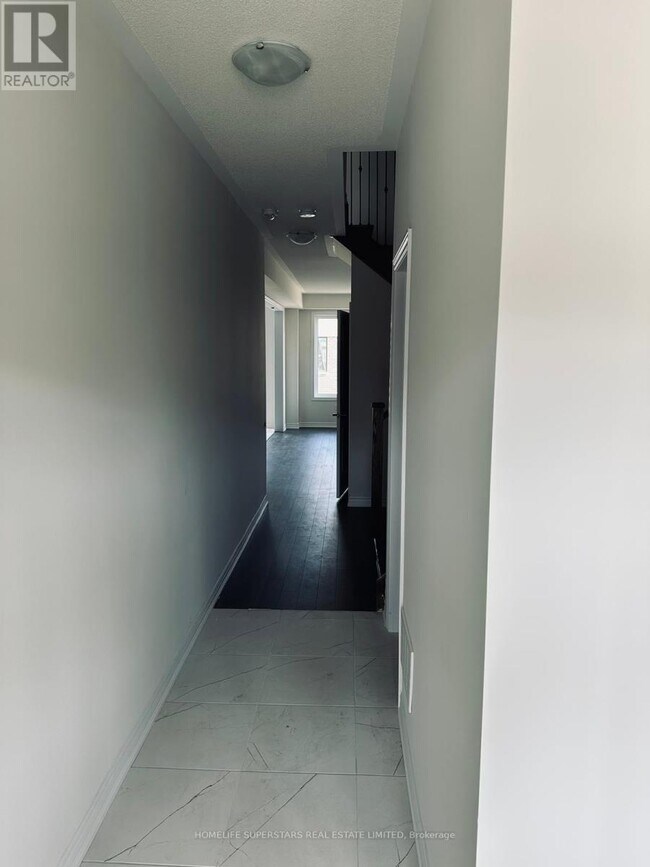 18 Prudhoe Ter in Barrie, ON - Building Photo - Building Photo