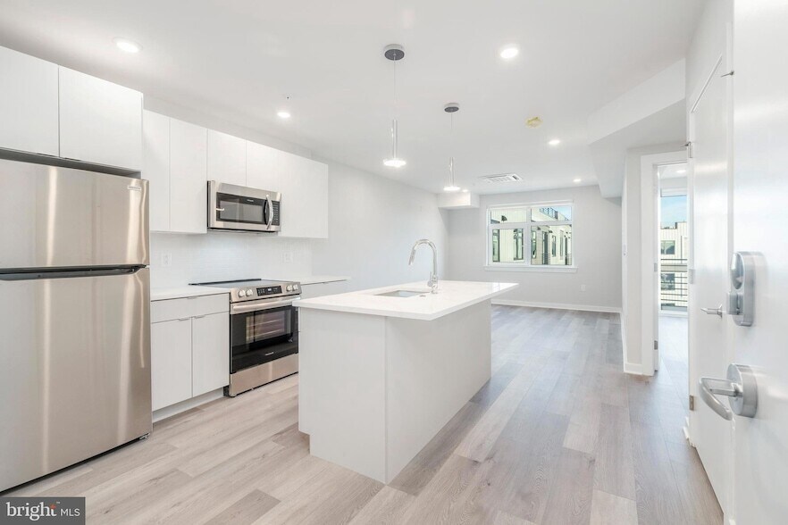 3449 Scotts Ln, Unit B324 in Philadelphia, PA - Building Photo