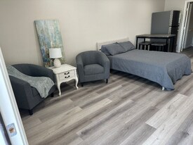 135 W Monroe St in Kountze, TX - Building Photo