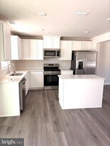 1180 W Walnut Rd in Vineland, NJ - Building Photo