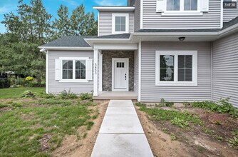 5453 W Heathwood Dr SE in Kentwood, MI - Building Photo - Building Photo