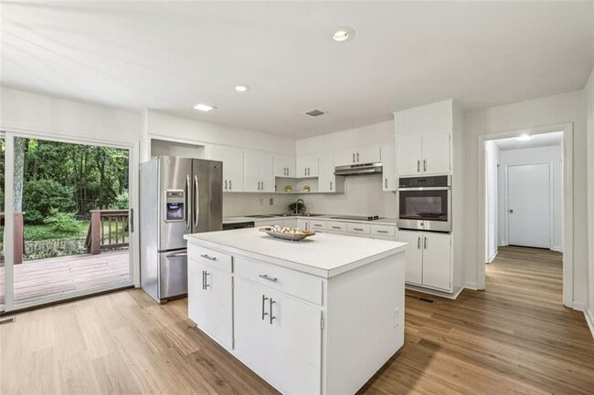 3705 Donaldson Dr NE in Atlanta, GA - Building Photo - Building Photo