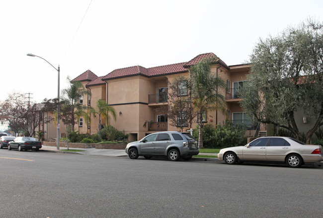 301-303 W Verdugo Ave in Burbank, CA - Foto de edificio - Building Photo