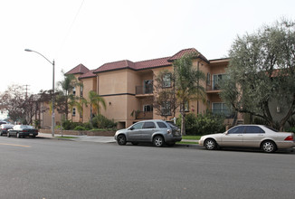 301-303 W Verdugo Ave in Burbank, CA - Foto de edificio - Building Photo