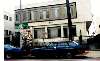 235 S Normandie Ave in Los Angeles, CA - Building Photo