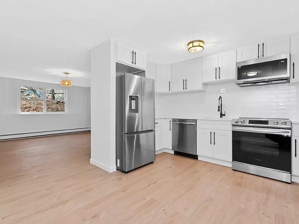 773 Massachusetts Ave in Boxborough, MA - Building Photo