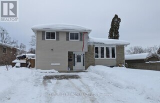 20 Meadowland Ave in Barrie, ON - Building Photo