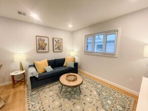 75 Thorndike St, Unit 2 in Cambridge, MA - Building Photo - Building Photo