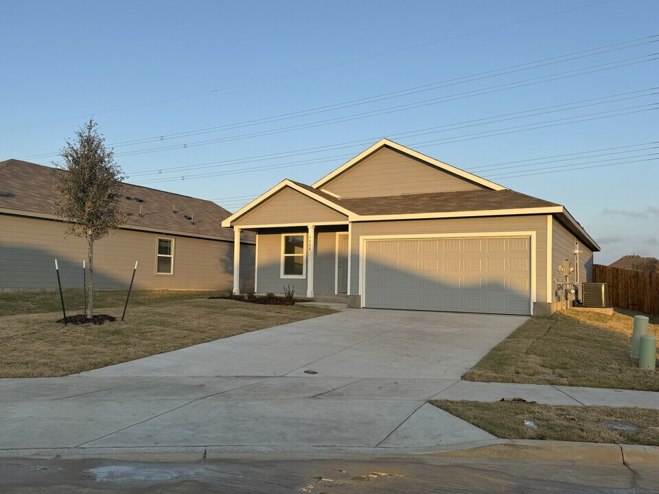 7908 Gilbert St in McKinney, TX - Building Photo