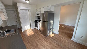 391 Portland St in Rochester, NH - Building Photo