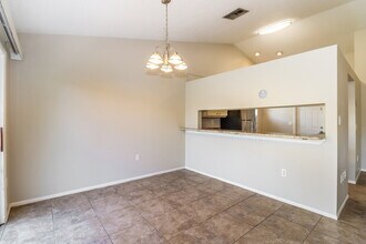 7827 Adelaide Loop in New Port Richey, FL - Foto de edificio - Building Photo