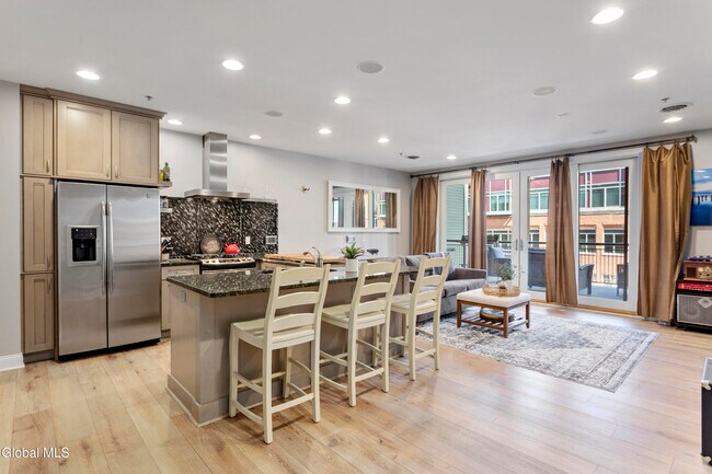 70 Railroad Pl in Saratoga Springs, NY - Building Photo - Building Photo