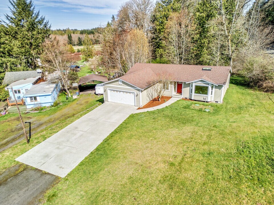 5253 SE Morning Mist Rd in Port Orchard, WA - Building Photo