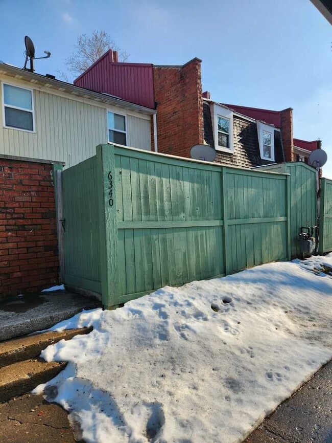 6340 Commons Dr in Indianapolis, IN - Building Photo - Building Photo