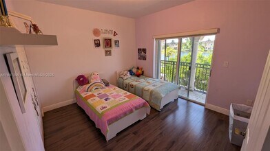 16562 SW 71st Ter in Miami, FL - Building Photo - Building Photo