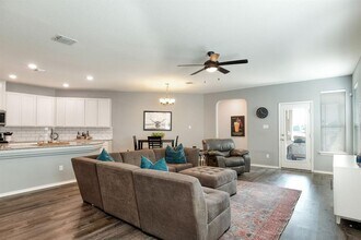 218 Danish Dr in Hutto, TX - Building Photo - Building Photo