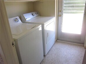 2120 NE 56th St in Fort Lauderdale, FL - Foto de edificio - Building Photo