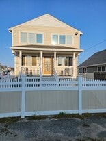 152 Ocean Dr in Seabrook, NH - Building Photo