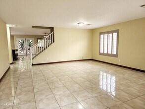 12474 N 57th Dr in Glendale, AZ - Foto de edificio - Building Photo