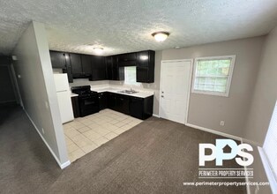 5917 Summerglen Ln in Atlanta, GA - Foto de edificio - Building Photo