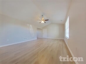 98 Pin Oak Ct in Dallas, GA - Foto de edificio - Building Photo