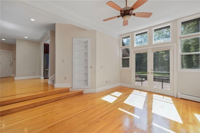 107 Old Beach Rd in Newport, RI - Building Photo - Building Photo