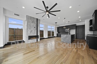 114 E Elgin St in Broken Arrow, OK - Building Photo - Building Photo