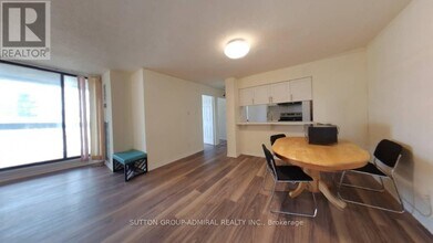 105 McCaul St in Toronto, ON - Building Photo - Building Photo