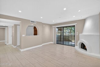 7557 N Dreamy Draw Dr in Phoenix, AZ - Building Photo - Building Photo