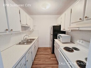 8075 112th St N in Seminole, FL - Building Photo - Building Photo