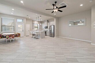 4906 Carranza Ct in Manvel, TX - Foto de edificio - Building Photo