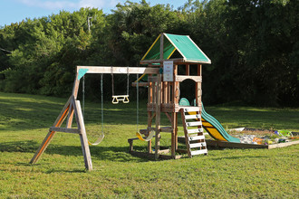 Silver Oaks in Fort Pierce, FL - Building Photo - Building Photo