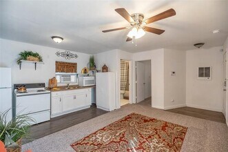 526 Ave B in Lawn, TX - Foto de edificio - Building Photo