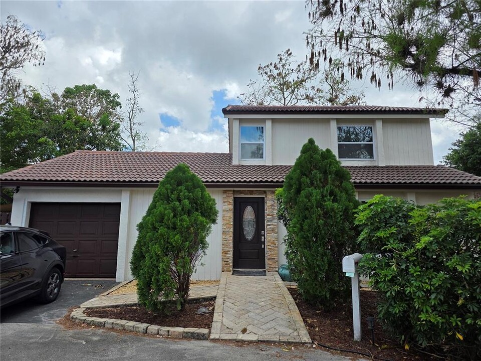 9047 NW 13th Ct in Coral Springs, FL - Building Photo