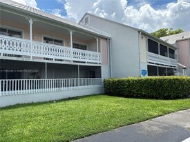 10421 Mahogany Key Cir in Miami, FL - Building Photo