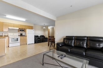 12015-12015 Royal Oaks Dr in Grande Prairie, AB - Building Photo - Building Photo
