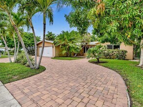 905 SE 13th Ct in Deerfield Beach, FL - Building Photo - Building Photo