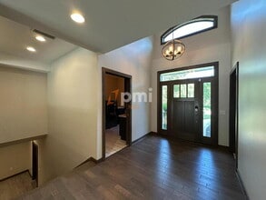 2105 Hendon Way in Valparaiso, IN - Building Photo - Building Photo