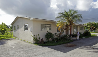 7021-7035 SW 23rd St in Miami, FL - Building Photo - Building Photo